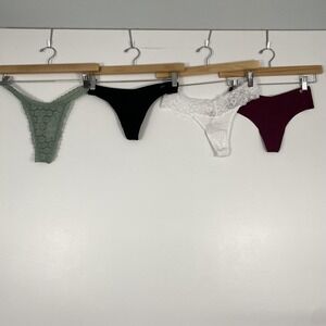 NWTVictorias Secret Panties Womens Medium Lot 4 Thongs Lace Seamless Floral PINK